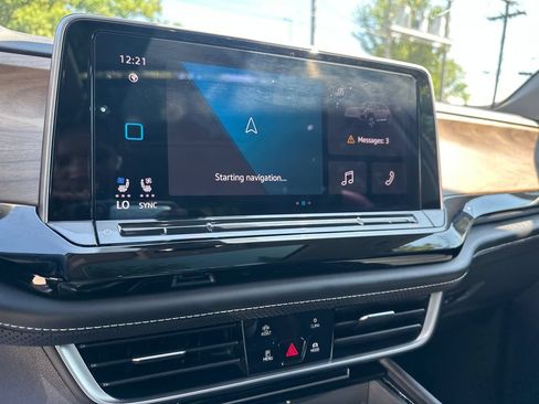 Used 2024 Volkswagen Atlas SE w/ Panoramic Sunroof Package AWD/4WD image 14
