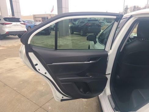 Used 2024 Toyota Camry SE image 14