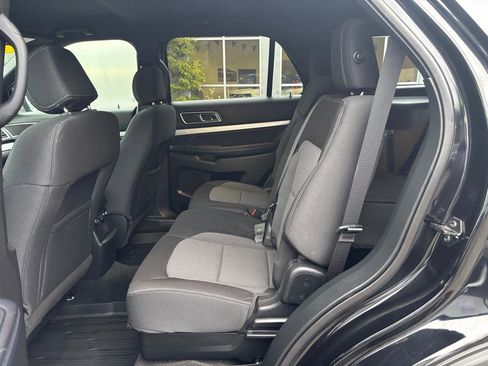 Used 2017 Ford Explorer XLT w/ Equipment Group 201A image 9