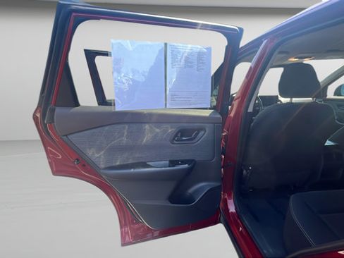 Used 2023 Nissan Rogue S AWD/4WD image 20