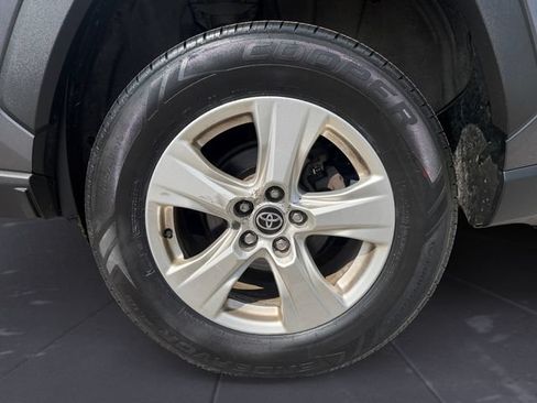 Used 2021 Toyota RAV4 XLE w/ Convenience Package AWD/4WD image 14