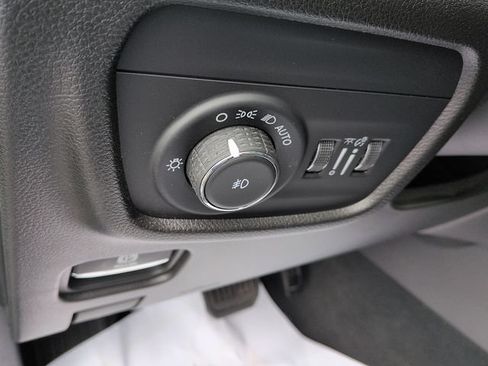 Used 2022 Jeep Grand Cherokee L Limited w/ Luxury Tech Group II AWD/4WD image 17