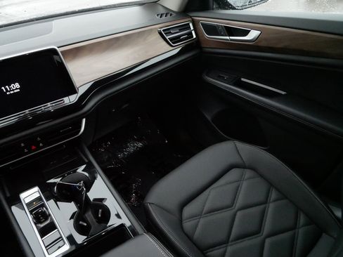 Certified 2024 Volkswagen Atlas SE w/ Panoramic Sunroof Package image 11