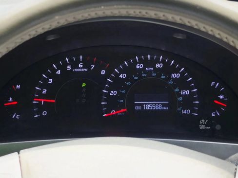 Used 2011 Toyota Camry XLE FWD image 14