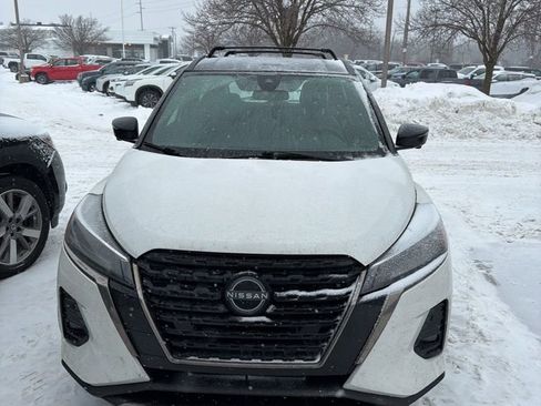 Used 2023 Nissan Kicks SR w/ SR Premium Package image 2