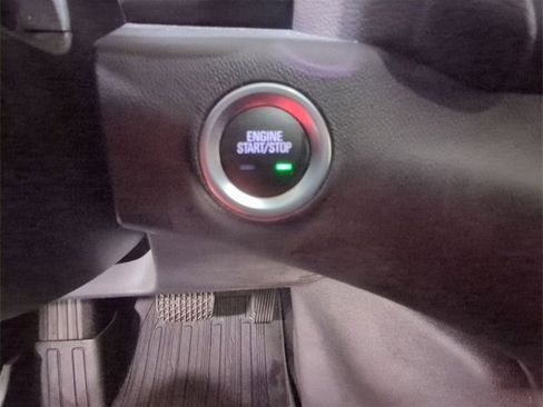 Used 2022 GMC Terrain SLE w/ Driver Convenience Package image 16