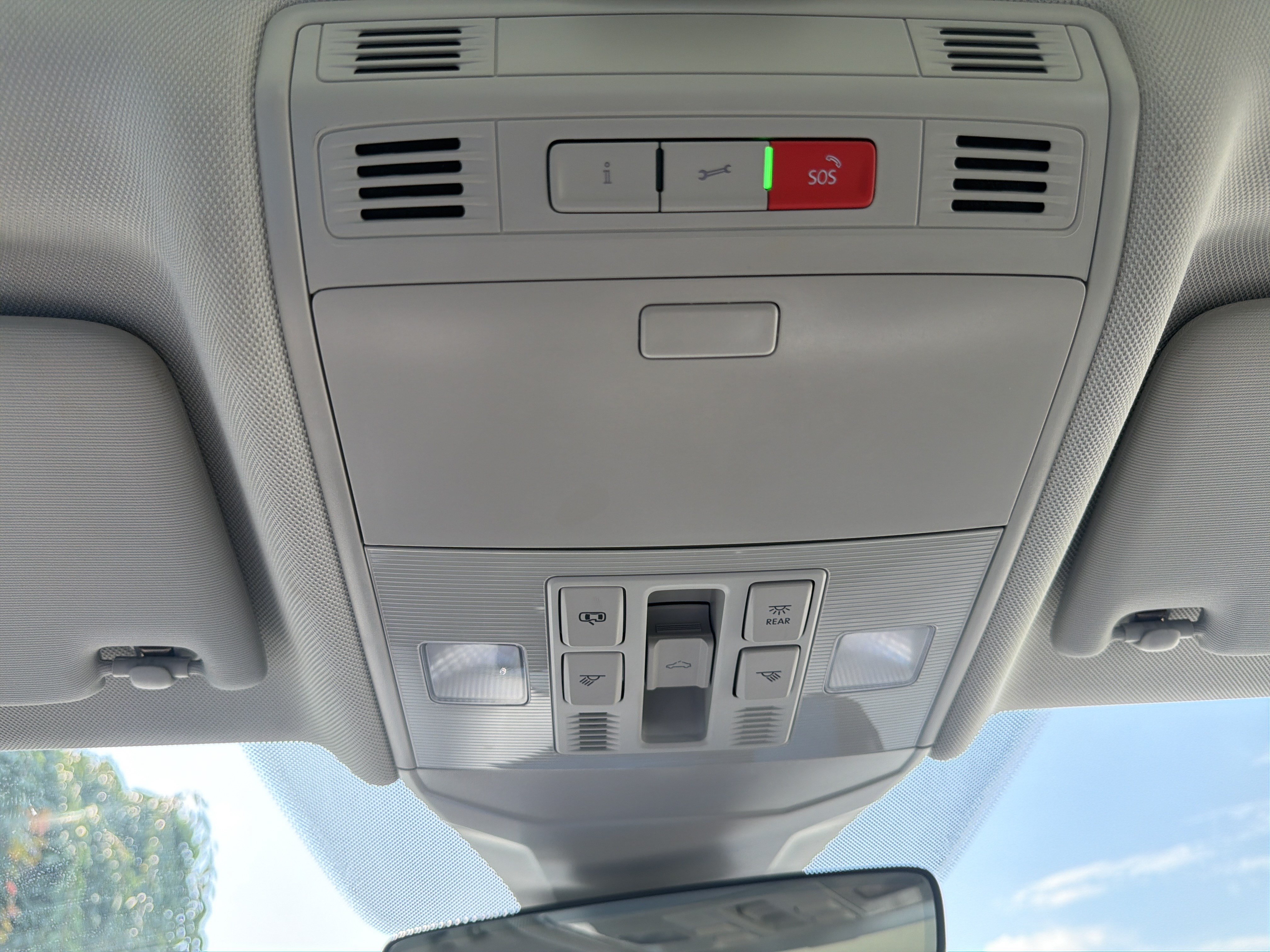 Used 2025 Volkswagen Jetta SE FWD image 28