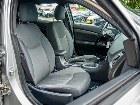 Used 2012 Dodge Avenger SXT FWD image 7