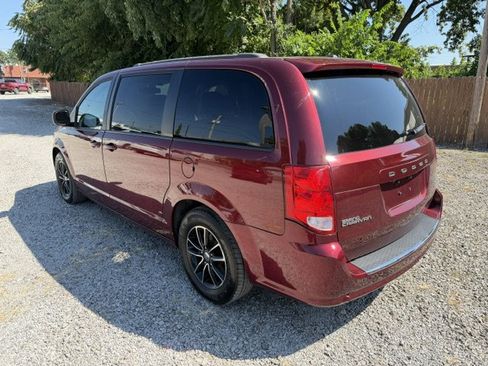 Used 2018 Dodge Grand Caravan GT FWD image 3