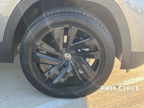 Certified 2023 Volkswagen Atlas Cross Sport SE w/ Black Wheel Package FWD image 4