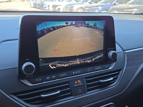 Used 2024 Nissan Altima 2.5 SV image 18