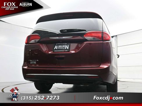 Used 2019 Chrysler Pacifica Touring-L Plus FWD image 26