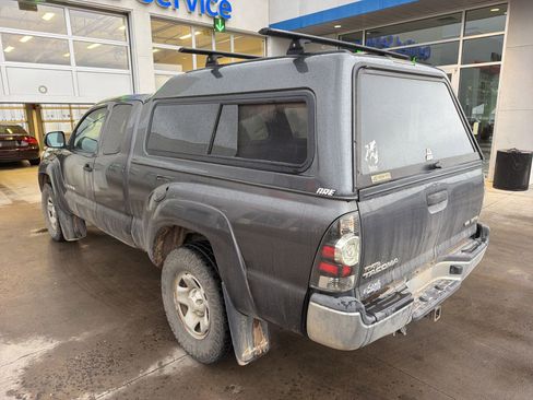 Used 2014 Toyota Tacoma 4x4 Access Cab V6 w/ SR5 Package image 3