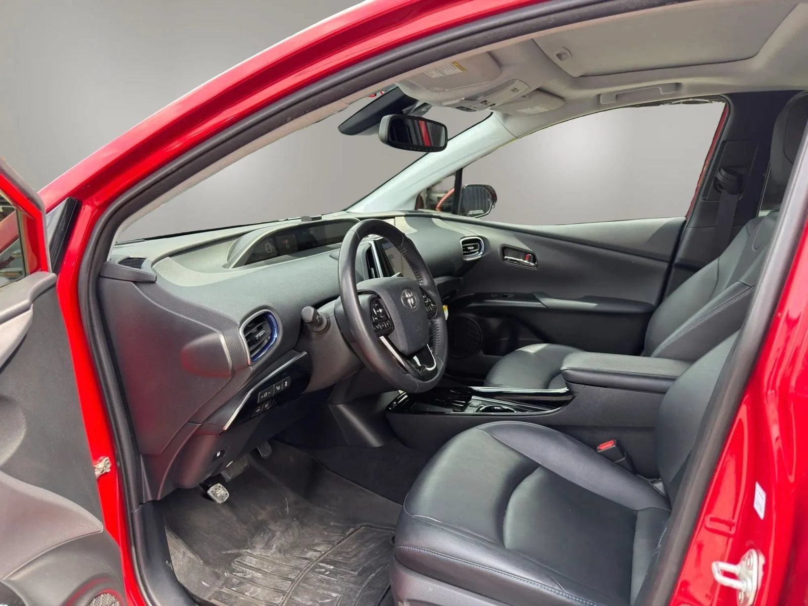 Used 2019 Toyota Prius Limited w/ Premium Convenience Package FWD image 9