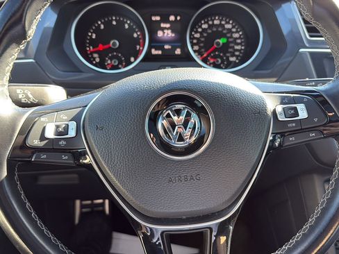 Used 2020 Volkswagen Tiguan SE R-Line image 27