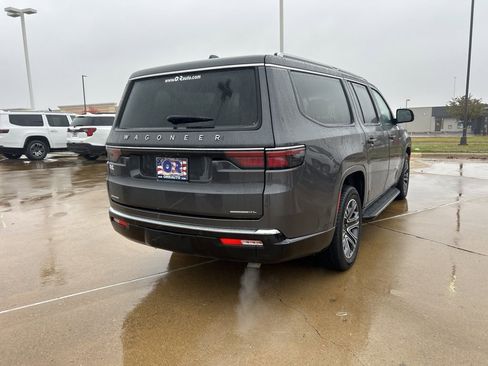 Used 2023 Jeep Wagoneer L Series II image 5