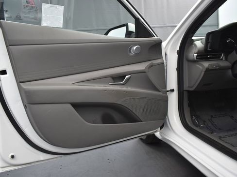 Used 2023 Hyundai Elantra SEL image 27