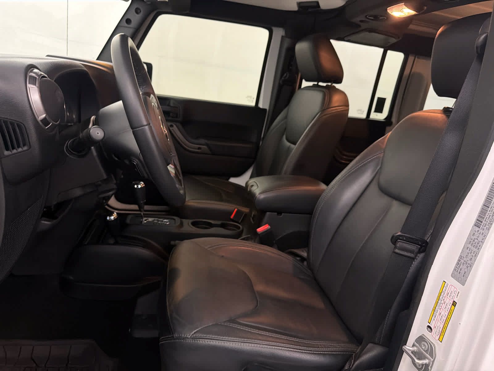 Used 2018 Jeep Wrangler Unlimited Sahara AWD/4WD image 14