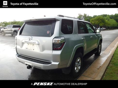 Used 2021 Toyota 4Runner SR5 AWD/4WD image 10