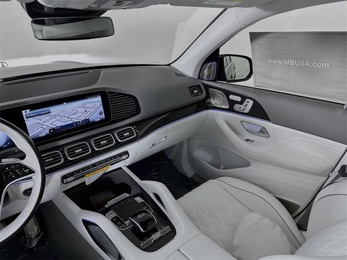 Used 2026 Mercedes-Benz Maybach GLS 600 4MATIC image 25