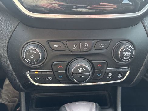 Used 2022 Jeep Cherokee Limited w/ Sun & Sound Group image 28