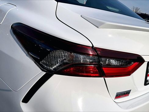 Used 2024 Toyota Camry SE image 27