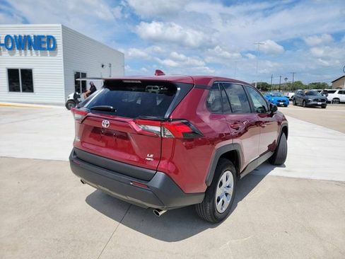 Used 2024 Toyota RAV4 LE AWD/4WD image 7