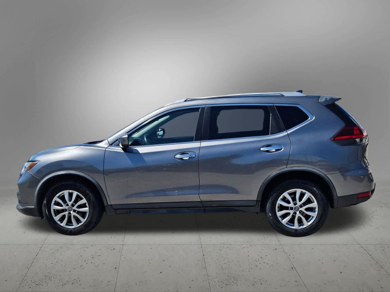 Used 2018 Nissan Rogue SV FWD image 3