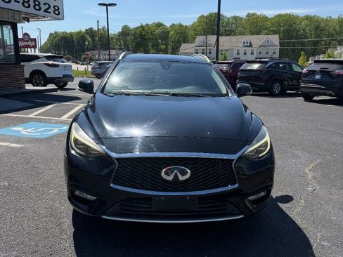 Used 2018 INFINITI QX30 FWD image 2