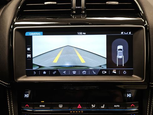 Used 2020 Jaguar F-PACE R-Sport image 27