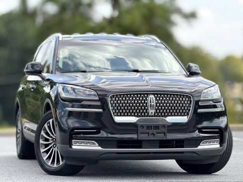 Used 2020 Lincoln Aviator Reserve w/ Elements Package Plus image 3