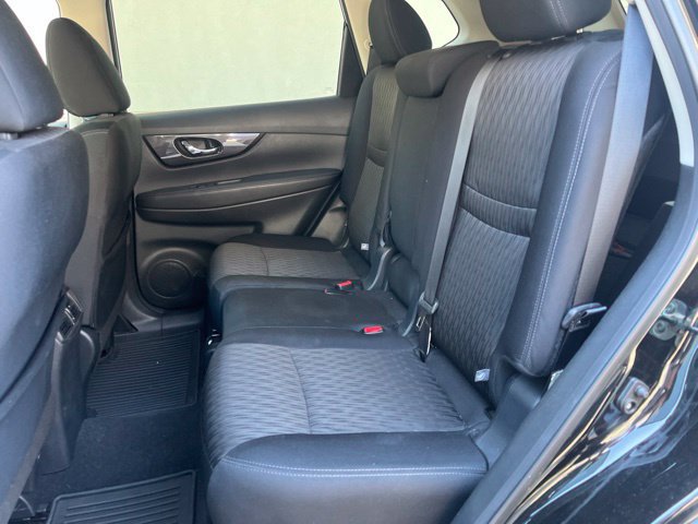 Used 2019 Nissan Rogue S w/ Special Edition Package FWD image 11