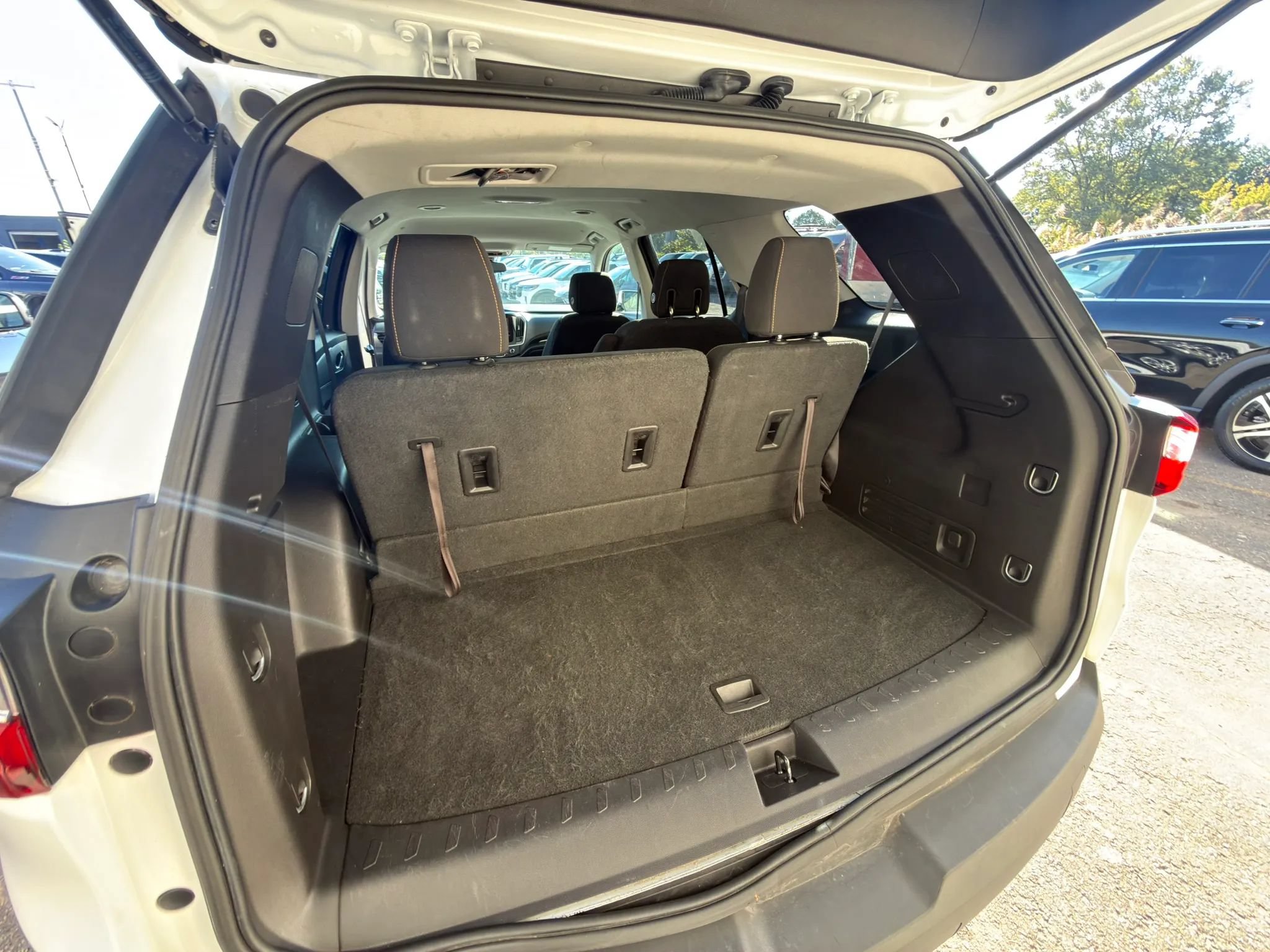 Used 2018 Chevrolet Traverse LT FWD image 31