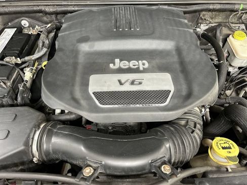 Used 2014 Jeep Wrangler Unlimited Sport w/ Quick Order Package 24S AWD/4WD image 22