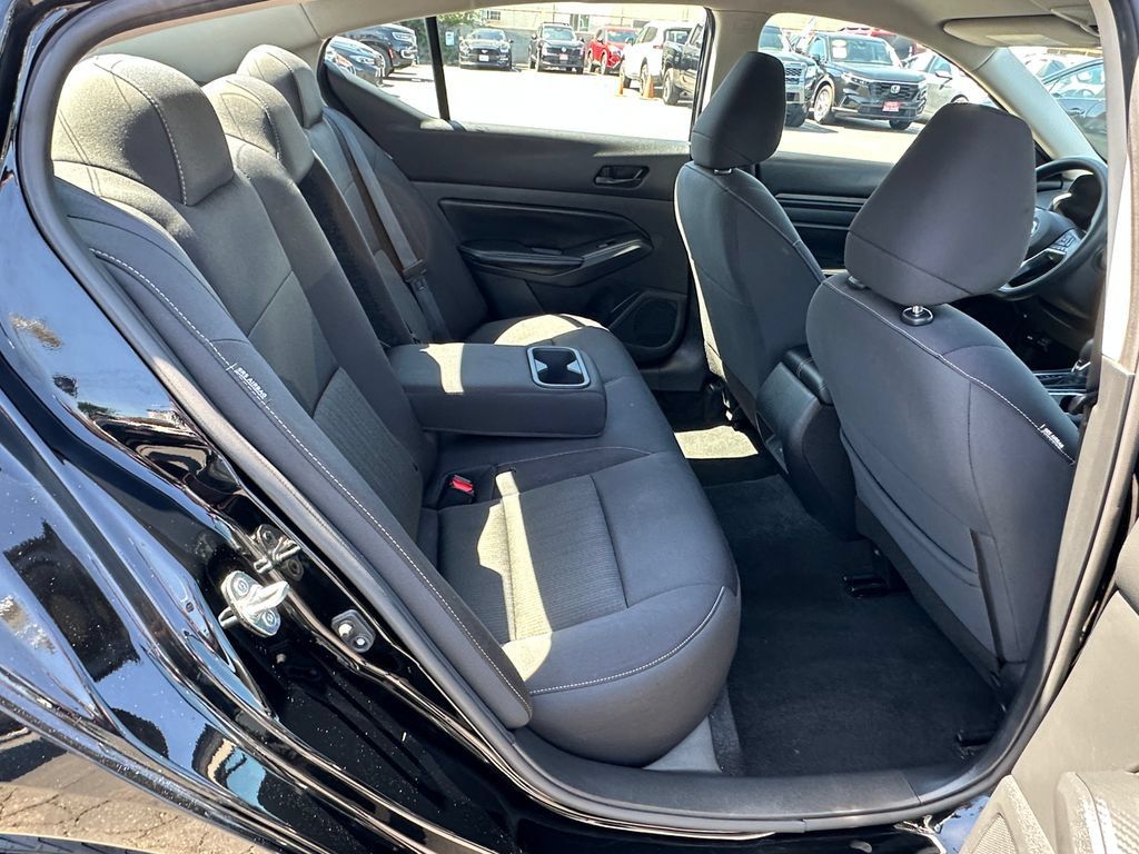 Used 2024 Nissan Altima 2.5 SV FWD image 18