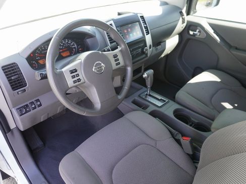 Used 2019 Nissan Frontier SV image 12