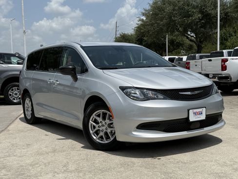 Used 2024 Chrysler Voyager LX FWD image 2