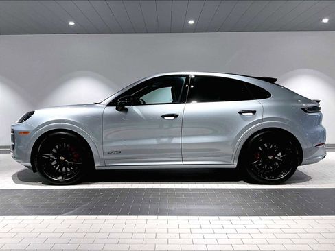 Used 2025 Porsche Cayenne GTS image 2
