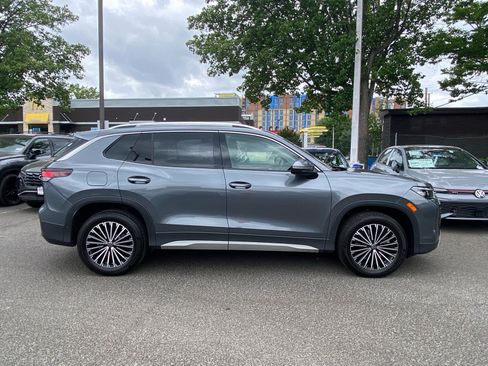 Used 2025 Volkswagen Tiguan S AWD/4WD image 2