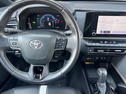 Used 2025 Toyota Camry SE FWD image 14