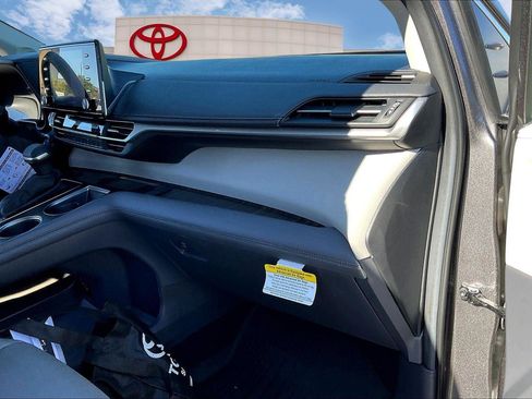 Certified 2024 Toyota Sienna Limited image 16