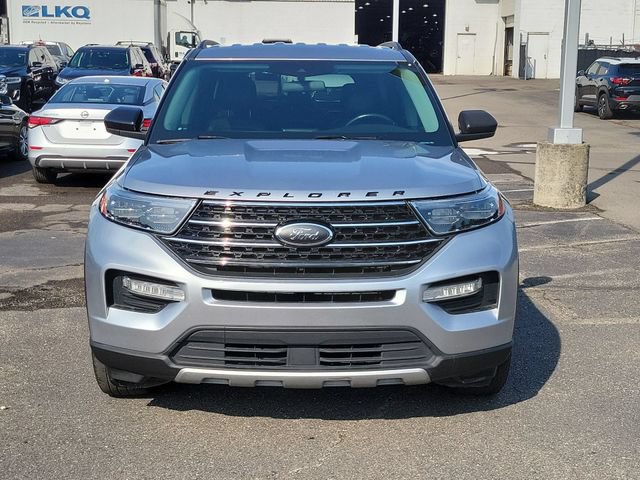 Used 2020 Ford Explorer XLT w/ Equipment Group 202A AWD/4WD image 3