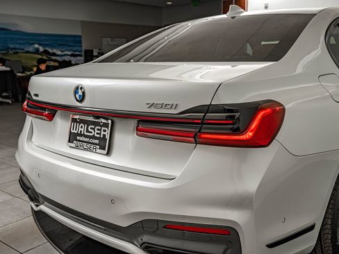 Used 2022 BMW 750i xDrive w/ Autobahn Package AWD/4WD image 14