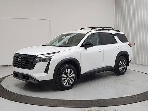 New 2026 Nissan Pathfinder SL FWD image 3
