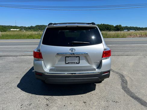 Used 2013 Toyota Highlander SE AWD/4WD image 9