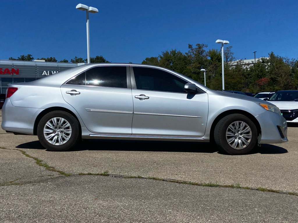 Used 2012 Toyota Camry LE FWD image 2