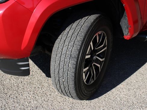 Used 2022 Toyota Tacoma TRD Sport image 40