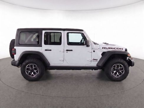 Used 2025 Jeep Wrangler Unlimited Rubicon AWD/4WD image 8
