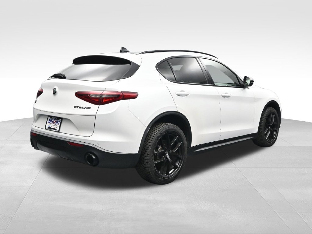 Used 2019 Alfa Romeo Stelvio Ti w/ TI Performance Package AWD/4WD image 5