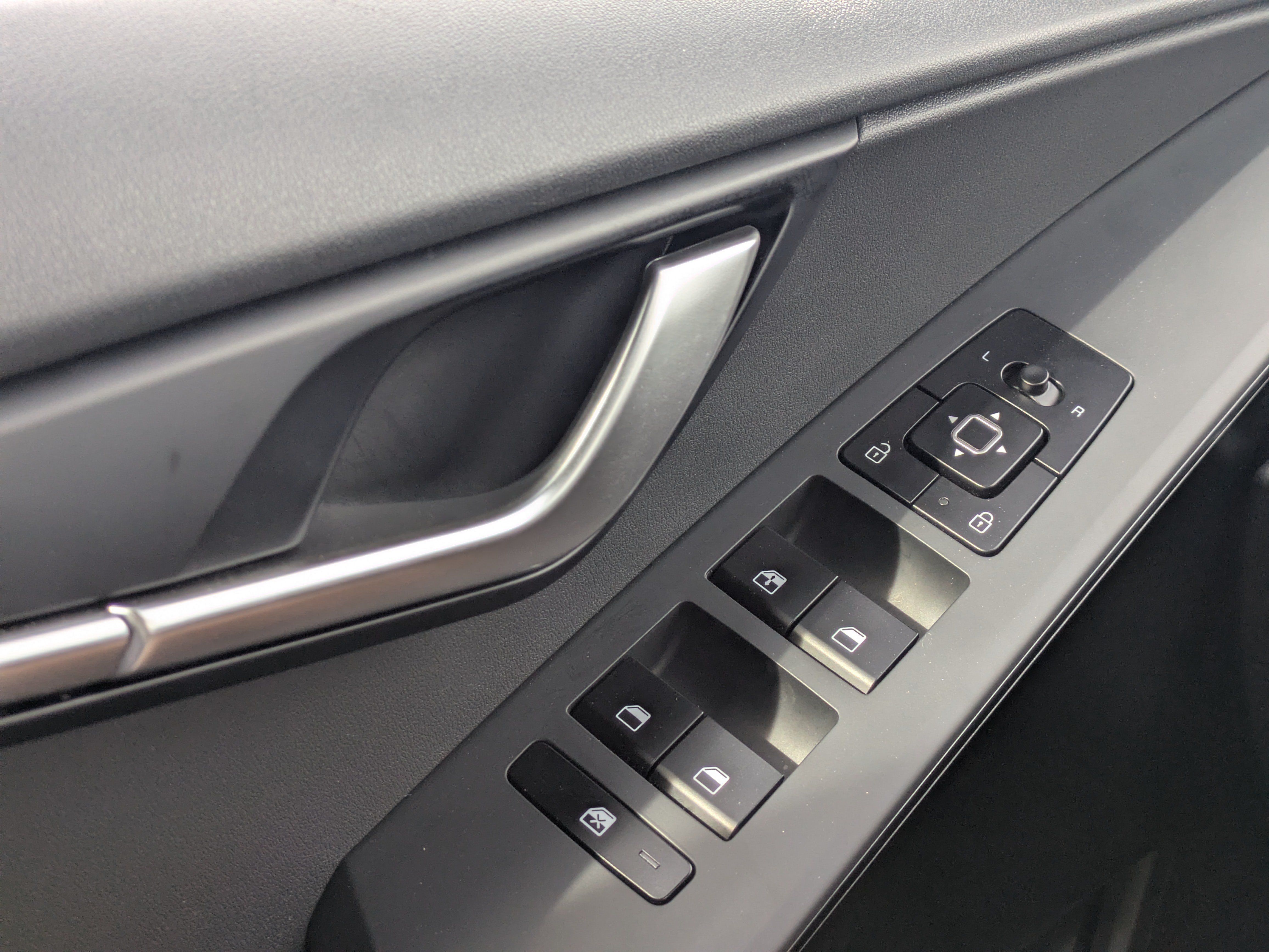 Certified 2025 Kia Niro LX FWD image 27